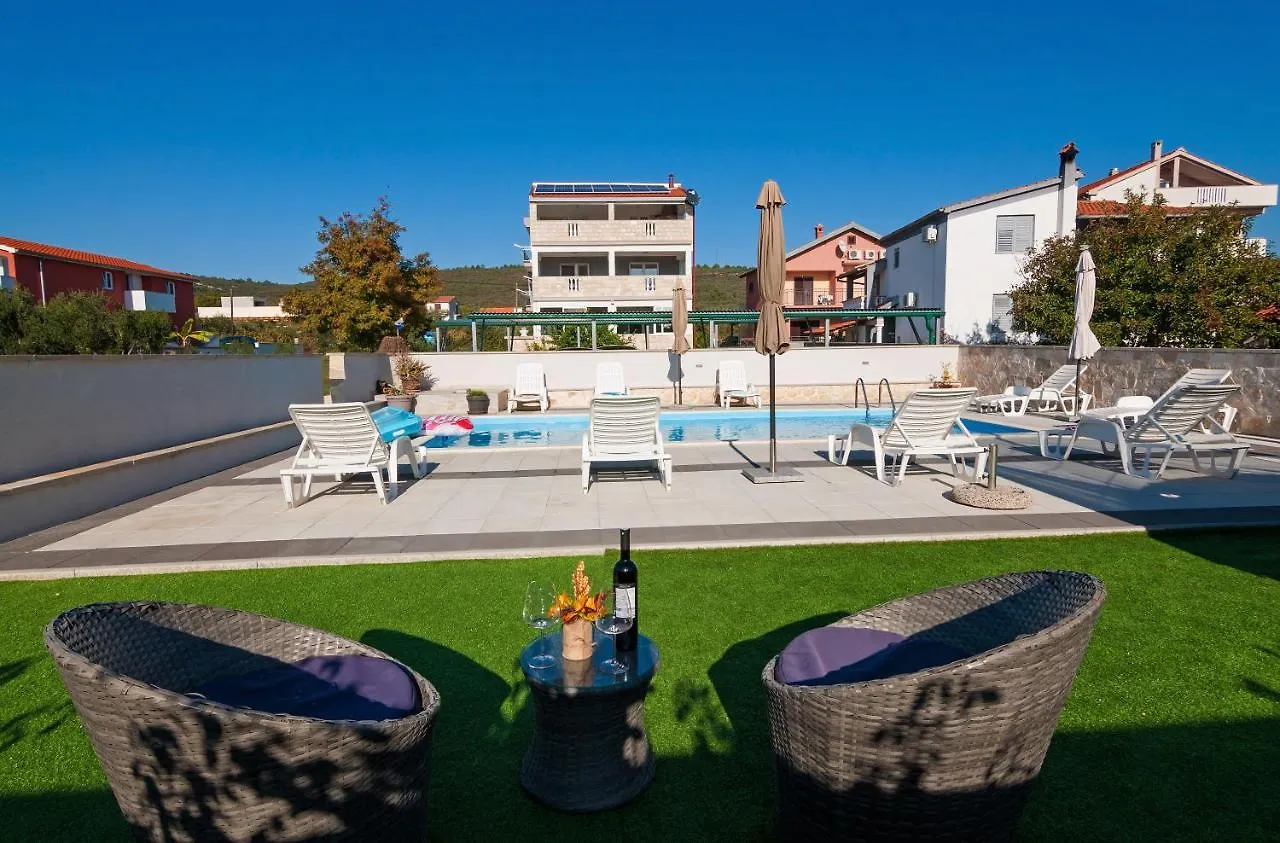 Apartment Tony With Private Pool contacts